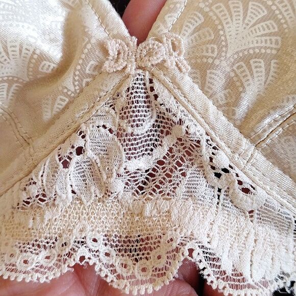 Christian Dior VTG 70s 80s Ivory Satin Lace Wireless Padded Bra 36B - Picture 1 of 14